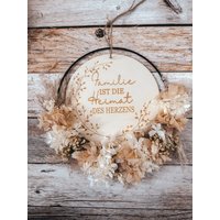 Holzschild Mit Trockenblumen | Personalisierter Türkranz Familie Wandkranz Hortensie |Personalisierte Geschenkidee Herbstkranz von Trockenbar