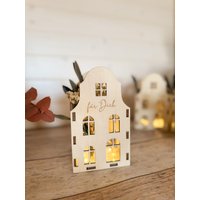 Laterne Aus Holz | Windlicht Hausform Personalisiertes Weihnachtsgeschenk Besondere Geschenkidee Zu Weihnachten Firmengeschenk von Trockenbar