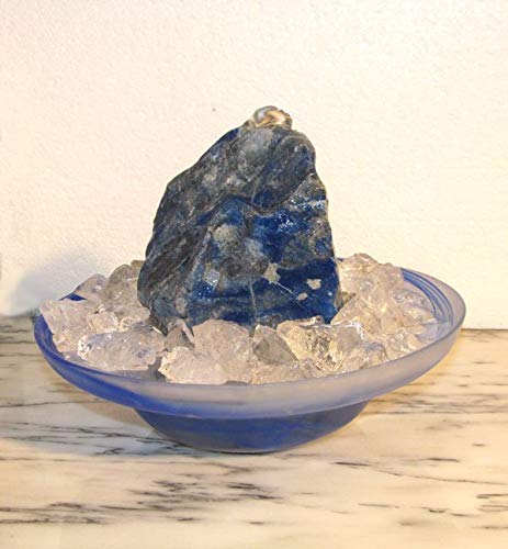 Troester's Brunnenwelt Zimmerbrunnen Lapis Lazuli mit Pumpe, Licht und Bergkristall-Chips, Quellstein aus echtem Lapis Lazuli (Blue Note) von Troesters Brunnenwelt