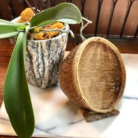 Schöne Antike Primitive Handgemachte Weidenkorb Blumen, Lavendel, Kommode Artikel von TroveMagpie