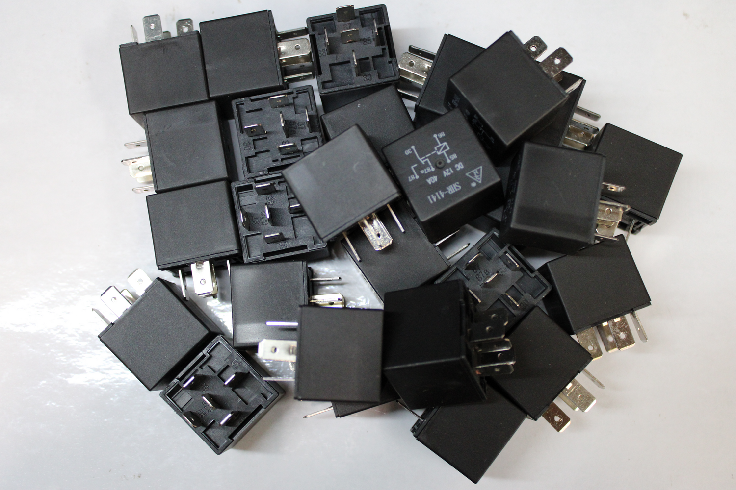 TRU COMPONENTS SHR-4141 SHR-12VDC-F-C 5pin Kfz-Relais Wechsler 27 STÜCK TRU COMPONENTS SHR-4141 SHR-12VDC-F-C 5pin Kfz-Relais Wechsler 27 STÜCK von Tru Components