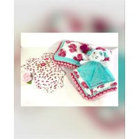 Betsey Johnson Vintage Rose Babydecke Und Puppy Lovey Set Gehäkelt von TruPrettyDesigns