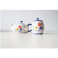 Vintage Florale Keramik Teekanne Und Zuckerdose von TrudysStoreVintage