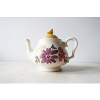 Vintage Neuheit Florale Bienen Teekanne, Bienenkorb Porzellan Teekanne von TrudysStoreVintage
