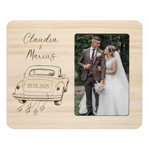 Bilderrahmen „Hochzeit“ personalisiert mit Namen & Datum - Hochzeitsgeschenk, Geschenk für Brautpaar, Deko - veredelt mit Gravur - ca. 25x20 cm aus Holz mit Fotoausschnitt ca. 10x15 cm Bilderrahmen „Hochzeit“ personalisiert mit Namen & Datum - Hochzeitsgeschenk, Geschenk für Brautpaar, Deko - veredelt mit Gravur - ca. 25x20 cm aus Holz mit Fotoausschnitt ca. 10x15 cm von True Statements
