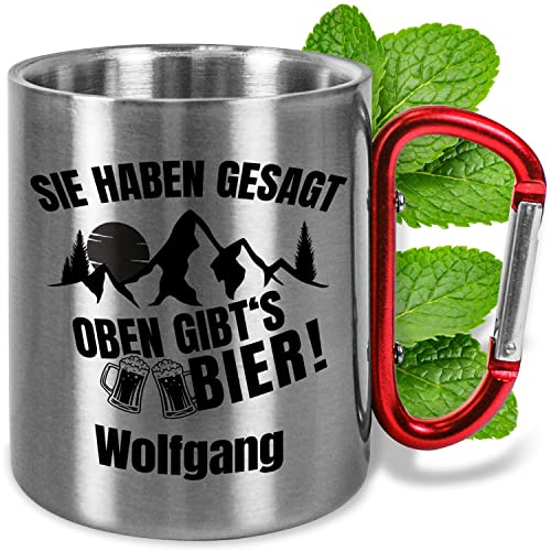 Edelstahltasse mit Karabiner personalisiert „Oben gibt’s Bier!“ – ca. 330ml - Metall-Becher mit Namen – lustiges Geschenk für Wanderer Bergsteiger Outdoor Camping Damen Herren (Oben-Bier, Griff Rot) von True Statements