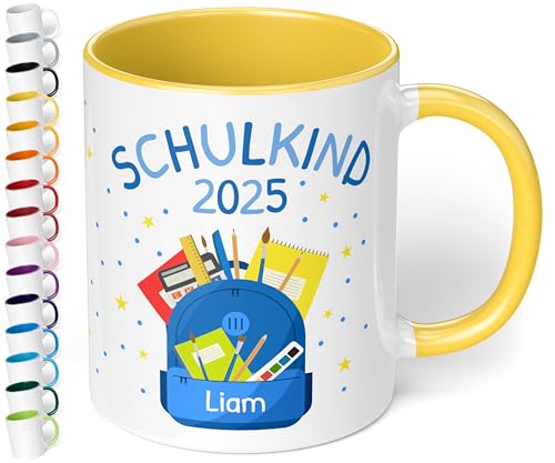Geschenk zur Einschulung Tasse „Schulkind 2025“ für Jungen - personalisiert mit Namen Erstklässler Schüler 1. Klasse - Rucksack Blau - Keramiktasse, 330ml, Hellgelb von True Statements