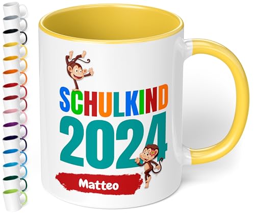 Geschenk zur Einschulung für Mädchen und Jungen: „Schulkind 2024“ - mit AFFEN-Motiv - personalisierte Tasse mit Namen (Hellgelb) von True Statements