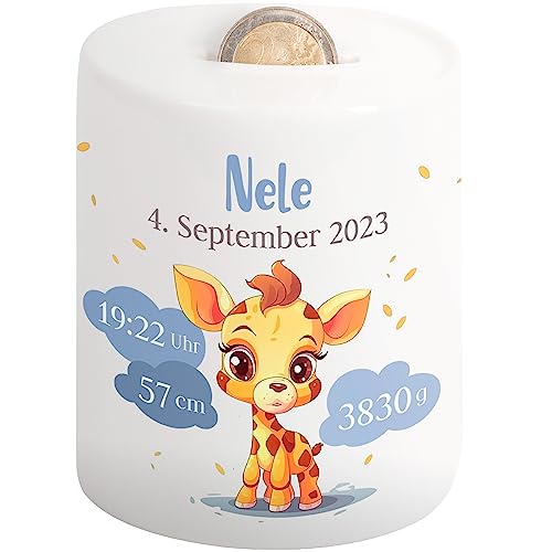 Kinder-Spardose mit Namen & Geburtsdaten personalisiert - Wolken-Motiv - Geldgeschenk für Neugeborenen & Baby - Sparschwein für Mädchen & Jungen - Geschenk zur Geburt, Taufe, Geburtstag (Giraffe) von True Statements