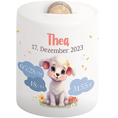 Kinder-Spardose mit Namen & Geburtsdaten personalisiert - Wolken-Motiv - Geldgeschenk für Neugeborenen & Baby - Sparschwein für Mädchen & Jungen - Geschenk zur Geburt, Taufe, Geburtstag (Schaf) von True Statements