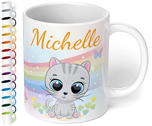 Kinder-Tasse mit Namen „Graue Katze mit Regenbogen-Motiv“ – personalisierte Namenstasse für Jungen und Mädchen - rundum bedruckt – schönes Geschenk zu Weihnachten, Geburtstag (Weiß) von True Statements