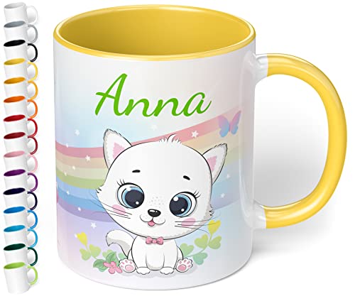 Kinder-Tasse mit Namen „Weiße Katze mit Regenbogen-Motiv“ – personalisierte Namenstasse für Jungen und Mädchen - rundum bedruckt – schönes Geschenk zu Weihnachten, Geburtstag (Hellgelb) von True Statements