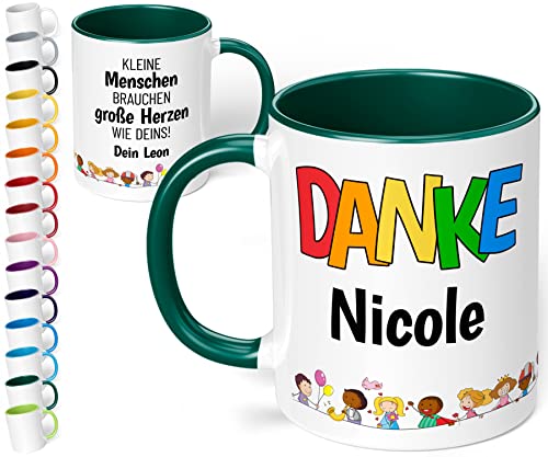 Kita Abschiedsgeschenk für Erzieherin: Kaffee-Tasse personalisiert mit Namen „Danke WUNSCHNAME – Kleine Menschen brauchen große Herzen wie Deins!“ - Dankeschön Kindergarten Krippe (Dunkelgrün) von True Statements