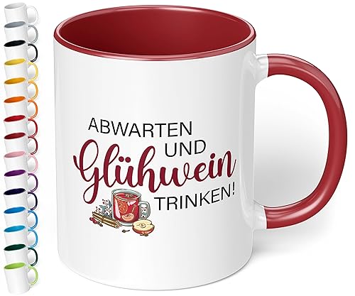 Lustige Weihnachts-Tasse „Abwarten und Glühwein trinken!“ – 330ml - Keramik Kaffeebecher mit Spruch - Geschenk zu Weihnachten für Kollegen, Freunde, Familie (Bordeaux) von True Statements