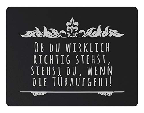 True Statements Fussmatte Ob du wirklich richtig stehst siehst du wenn die Tür aufgeht - Schmutzfang-Matte mit Spruch - Größe 40x60cm, rutschfest, 6mm dick, waschbar, hintergrund schwarz von True Statements