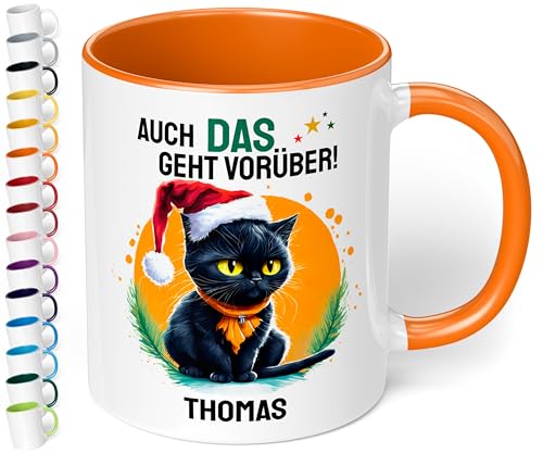 True Statements Lustige Weihnachtstasse personalisiert „Auch DAS geht vorüber!“ Katze-Motiv 330ml Keramik Becher mit Namen – Geschenk zu Weihnachten (Orange) von True Statements