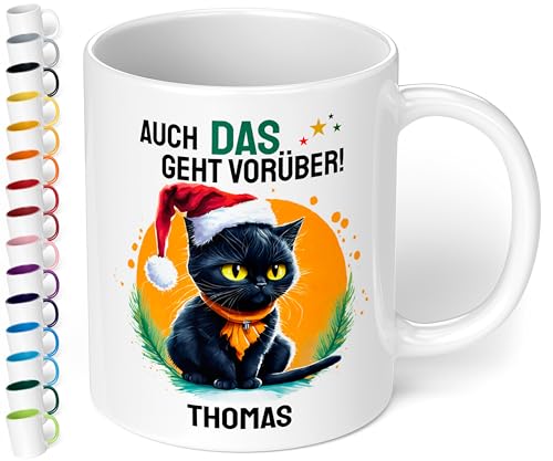 True Statements Lustige Weihnachtstasse personalisiert „Auch DAS geht vorüber!“ Katze-Motiv 330ml Keramik Becher mit Namen – Geschenk zu Weihnachten (Weiß) von True Statements