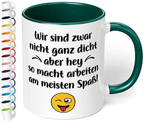 True Statements Tasse Wir sind zwar nicht ganz dicht aber hey - Büro Kaffeetasse mit Spruch für Kollegen - beidseitig bedruckt - spülmaschinenfest, innen dunkelgruen von True Statements