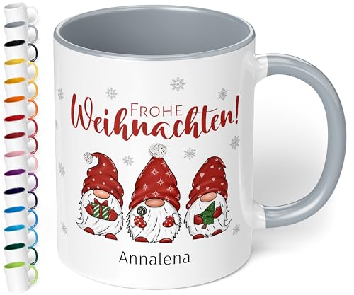 True Statements Weihnachtstasse mit Namen „Frohe Weihnachten!“ - mit 3 Wichtel-Motiv - 330ml - personalisierter Keramik Kaffeebecher mit Spruch – individuelles kleines Geschenk zu Weihnachten (Grau) von True Statements