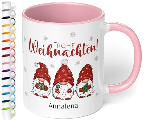 True Statements Weihnachtstasse mit Namen „Frohe Weihnachten!“ - mit 3 Wichtel-Motiv - 330ml - personalisierter Keramik Kaffeebecher mit Spruch – individuelles kleines Geschenk zu Weihnachten (Rosa) von True Statements