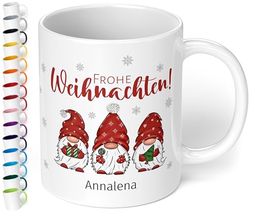 True Statements Weihnachtstasse mit Namen „Frohe Weihnachten!“ - mit 3 Wichtel-Motiv - 330ml - personalisierter Keramik Kaffeebecher mit Spruch – individuelles kleines Geschenk zu Weihnachten (Weiß) von True Statements