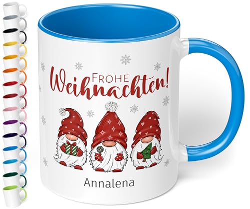 True Statements Weihnachtstasse mit Namen „Frohe Weihnachten!“ - mit 3 Wichtel-Motiv - 330ml - personalisierter Keramik Kaffeebecher mit Spruch – kleines Geschenk zu Weihnachten (Cambridge Blau) von True Statements