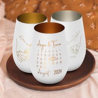 Personalisiertes Windlicht Jahrestag - Kalender Haltende Hände Persönliche Geschenke Für Paare Tischdeko Personalisiertes Windlicht Jahrestag - Kalender Haltende Hände Persönliche Geschenke Für Paare Tischdeko von TrueStatementsDE