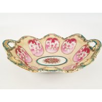 Vintage Moriage Nippon Scalloped Teller Mit Handgemalten Blumen Und Erhabenen Goldpunkten Vintage Moriage Nippon Scalloped Teller Mit Handgemalten Blumen Und Erhabenen Goldpunkten von TrueVintageBliss