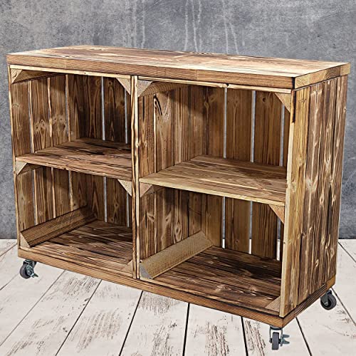 Truhenking Regal aus Zwei geflammte Kisten mit Mittelbrett quer und Bohlenbrett in geflammt auf Rollen 61x80x31cm Obstkisten Weinkisten Truhenking Regal aus Zwei geflammte Kisten mit Mittelbrett quer und Bohlenbrett in geflammt auf Rollen 61x80x31cm Obstkisten Weinkisten von Truhenking