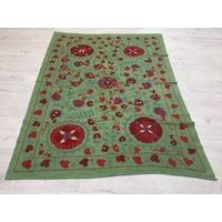 Suzani, Rechteckige Tischdecke, Handgemachter Baumwoll-Wandbehang, Dekorativer Suzani-Bettüberhang, Florales Tischleinen, Suzani-Wandteppich, Grüne von Truvarugshop