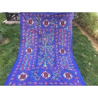 Suzani Tagesdecke, Blau Bettüberwurf, Handgemachte Bettdecke, Große Tischdecke, Vintage Blaue Granatapfelbaum 4'5x6'5 von Truvarugshop