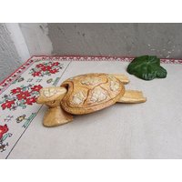 Vintage Schildkröte Aus Holz, Handgeschnitzte Figur, Handgemachte Handgemachte Zigaretten Aschenbecher, Holzschildkröte Skulptur Aschenbecher von TsveteHeArt