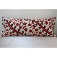 Suzani Kissen, Ikat Doppel-Seitenkissen, Lumbar Seide Stickerei Baumwolle 35 Zoll X 14 Zoll, Nr61 von TulipRug