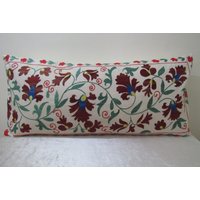 Suzani Lumbar Kissen, Seidenstickerei Auf Baumwollstoff, Handgewebte Lendenkissen, 32 Zoll X 15 Zoll, 82 cm 37 Nr157 von TulipRug