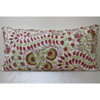 Suzani Lumbar Kissen, Seidenstickerei Auf Baumwollstoff, Handgewebte Lendenkissen, 32 Zoll X 16 Zoll, 84 cm 41 Nr150 von TulipRug