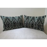 Versandkostenfrei, 20 Zoll X 14 Zoll, Seidensamt Ikat Kissen, Hand Loom Made Silk Velvet Ikat Kissenhüllen, Zwillingskissen, Ein Paar Kissen von TulipRug