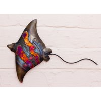 Mantarochen-Fisch-Hängedekoration Aus Recyceltem Metall - 38 cm von TumiaLAC