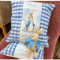 Beatrix Potter© Pastel Namen Und Datum Kissen Blau - Handgefertigtes Personalisiertes Neues Baby von TuppennyHouseDesigns