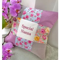 Handgemachtes Blumen Patchwork Nanny Kissen Besticktes Geschenk von TuppennyHouseDesigns