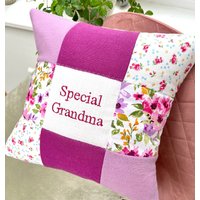 Handgemachtes Gesticktes Blumen Patchwork Kissen - Besonderes Geschenk Für Oma von TuppennyHouseDesigns