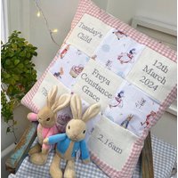 Peter Rabbit © Memory Kissen Rosa - Personalisiertes Neues Baby Geschenk Beatrix Potter Kinderzimmer Deko Flopsie Bunny Taufgeschenk Geburtsdetails von TuppennyHouseDesigns