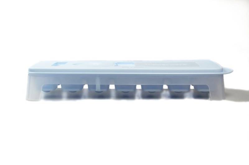 TUPPERWARE Eiswürfelform Eiswürfler hellblau-weiß von TUPPERWARE