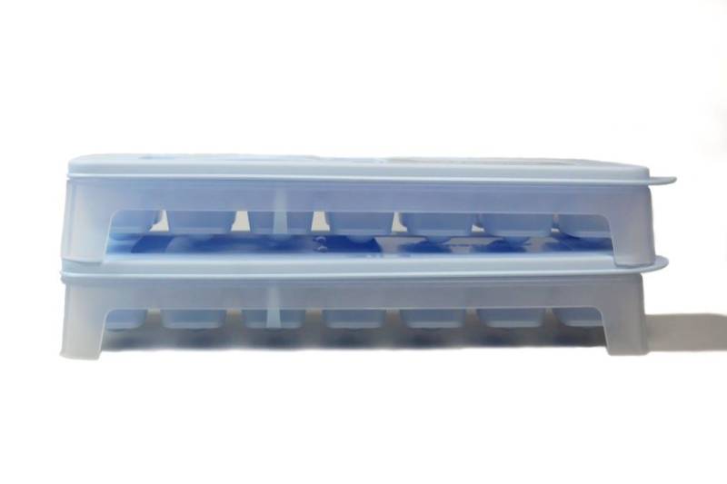 TUPPERWARE Eiswürfelform Eiswürfler (2) hellblau-weiß von TUPPERWARE