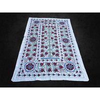 Handgemachte Gehäkelte Suzani Tagesdecke Aus Granatapfelbaum-Blumenstoff von TurkishArtHistory