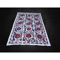 Handgemachte Gehäkelte Tischdecke Nelken-Design Suzani Wandbehang 180 X 150 cm von TurkishArtHistory