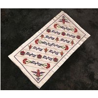 Handgewebter Seidenläufer Suzani Tulpen Design Tischdecke | 101 X 55 cm von TurkishArtHistory