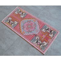 2 X 3 Ft. Teppich Handgeknüpfter Kleiner Oushak-Teppich in Abgenutzter Optik von TurkishKilimsRugs