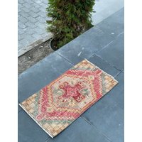 Natürlicher Verblasster Teppich, Beige Fußmatte, Kleiner Eingangsteppich, Badteppich, Fußmatte Antiker Anatolien Einzigartiger Teppich 1, 27 X 2 von TurkishRugLuxury