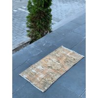 Vintage Teppich, Naturbelassener Kleiner Badeteppich, Türmatte, Antiker Anatolien Eingangs Teppich, 1, 45x2, 84 Füße von TurkishRugLuxury