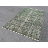 Grüner Teppich, Vintage Kelimteppich, Orientteppich, Boho Handgewebter Teppich von TurkishRugSupplier